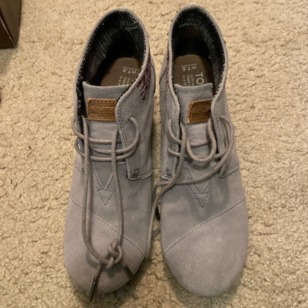 Toms